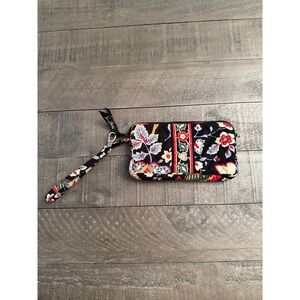 Vera Bradley Wristlet wallet Retired, Size medium 7L, 4" H